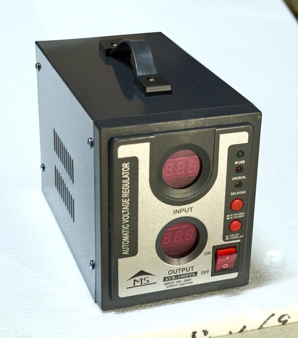 REGULATEUR DE TENSION 1000VA REF:BF-76